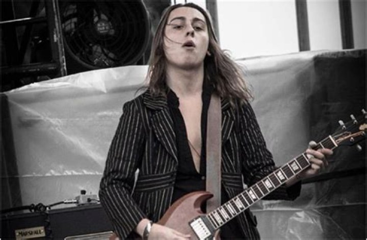 Jake Kiszka’s bio: age, height, girlfriend, net worth, wiki